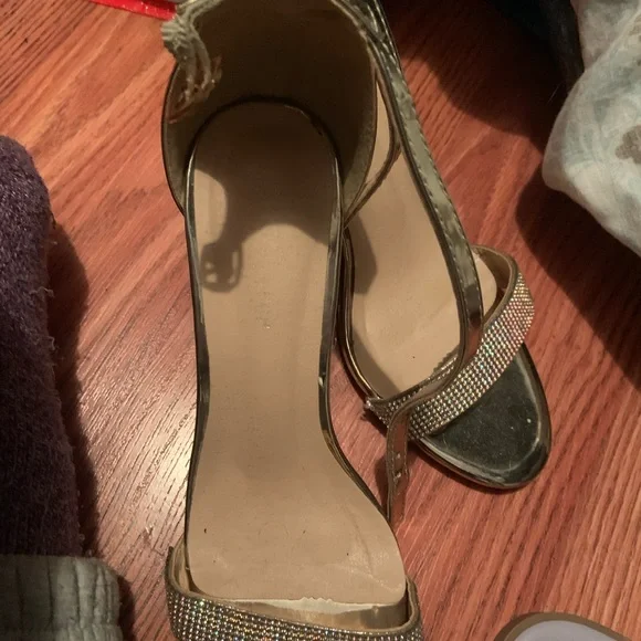 Sandals - Picture 2 of 4